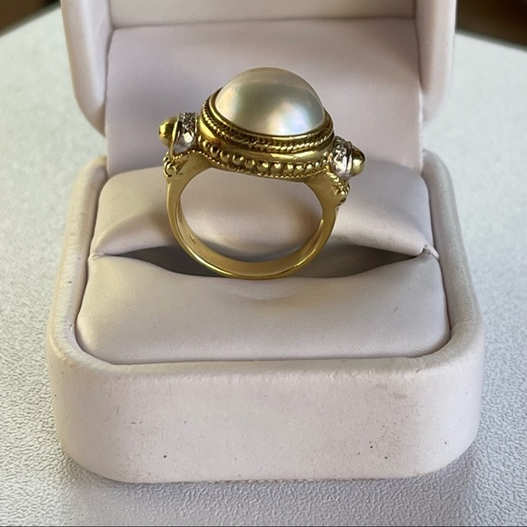 Authentic White Mabé Pearl 18kt gold w/ diamonds cocktail ring retail $3000 - Picture 9 of 11